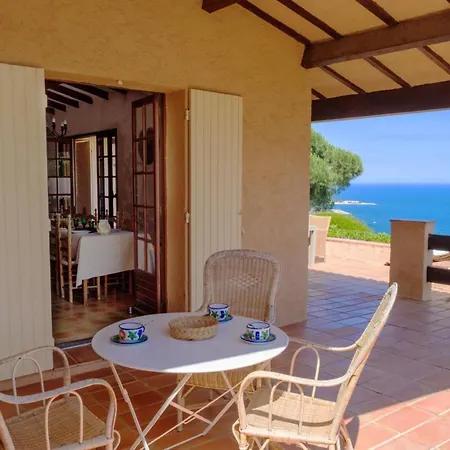 Spacious House With Sea View And 2 Terraces Tatil Evi