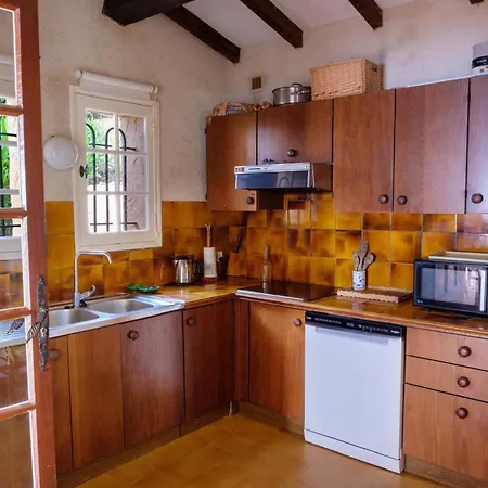 Tatil Evi Spacious House With Sea View And 2 Terraces *